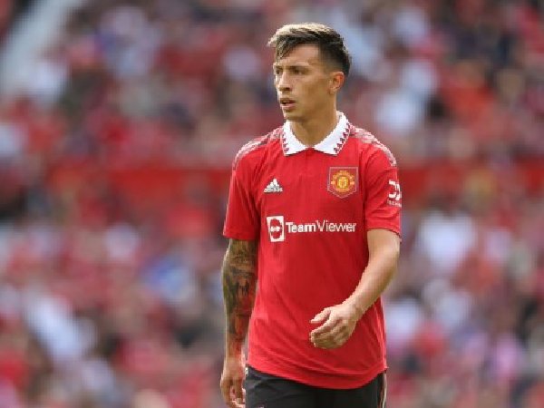 Jaap Stam serang pengkritik bek Man United, Lisandro Martinez
