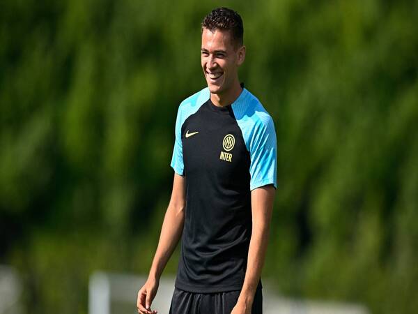 Simone Inzaghi dipastikan akan menurunkan Kristjan Asllani sebagai starter, saat Inter Milan bertanding melawan AS Roma hari Sabtu (1/10) besok / via Getty Images