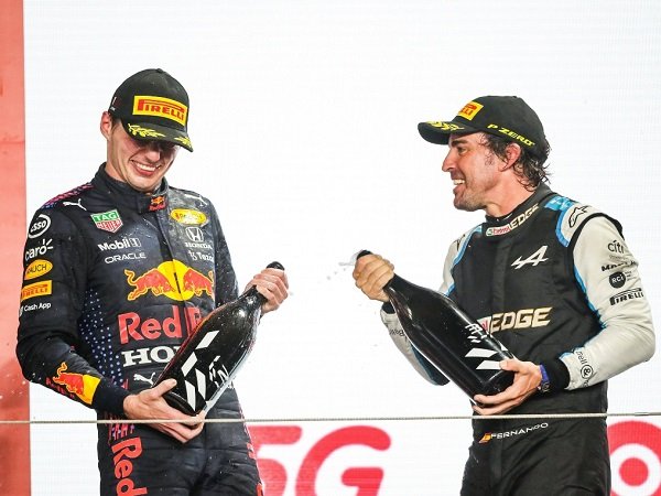 Fernando Alonso puji performa dominan Max Verstappen di F1 2022.