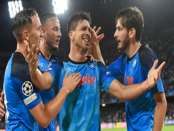 Salah satu legenda Timnas Italia meragukan kans Napoli untuk bisa terus konsisten di sepanjang musim 2022/23 ini / via Getty Images