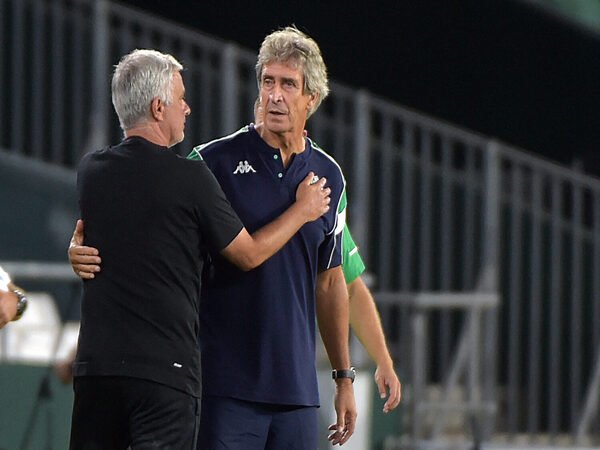 Pelatih Real Betis yaitu Manuel Pellegrini, menyebut AS Roma tetaplah tim yang kuat meski tanpa diperkuat oleh Paulo Dybala yang tengah mengalami cedera / via Getty Images