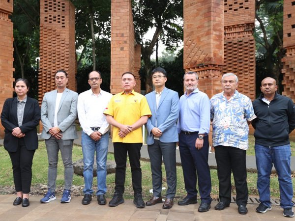 Ketum PSSI, Mochamad Iriawan bersama perwakilan FIFA dan AFC