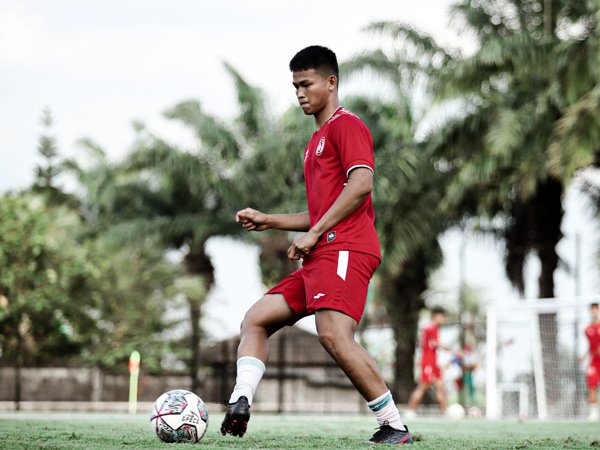 Penyerang timnas Indonesia U-20, Hokky Caraka saat berlatih di klubnya PSS Sleman