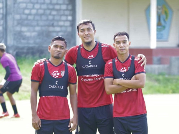 Para pemain Bali United menggunakan GPS Sport Vest