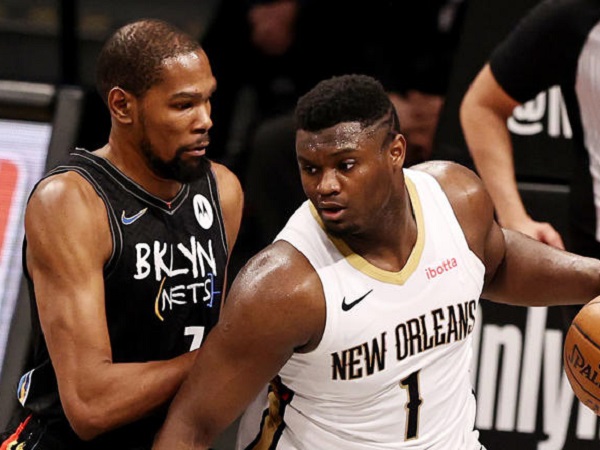 Kevin Durant saat berduel dengan Zion Williamson. (Images: Getty)