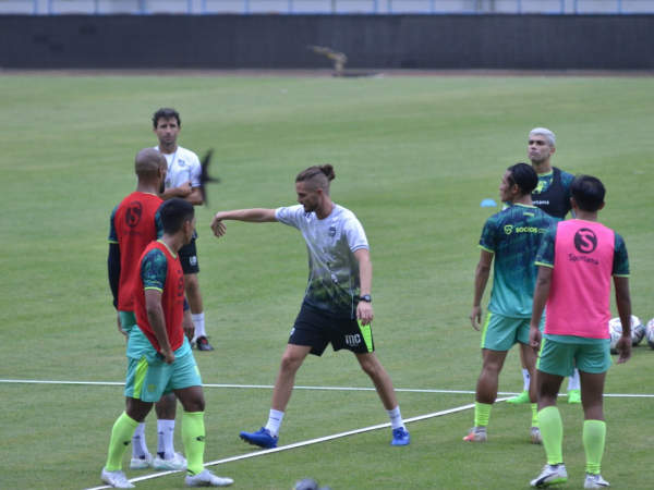 Asisten pelatih Persib, Manuel Perez Cascallana