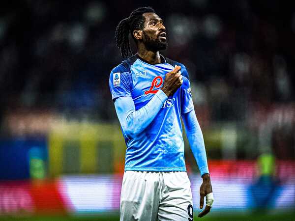 Napoli dikabarkan siap memberikan perpanjangan kontrak hingga tahun 2027 bagi gelandang Frank Zambo Anguissa / via Getty Images