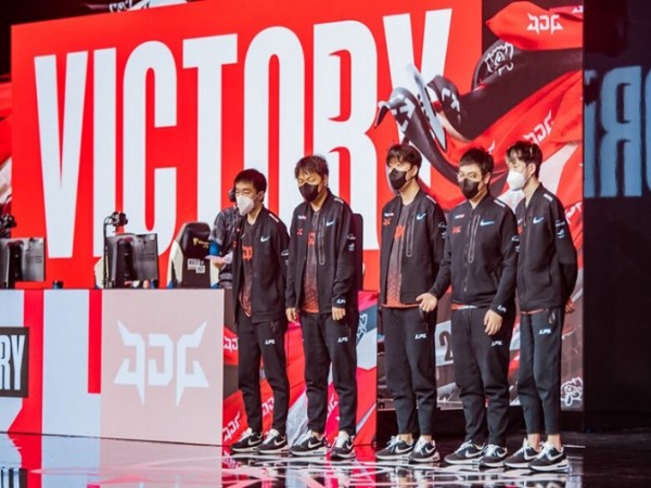 Worlds 2022: Gulung Rogue, JD Gaming Melaju ke Semifinal