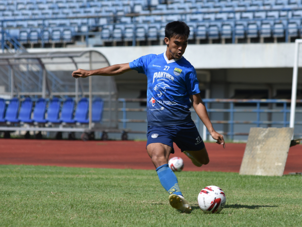 Bek kiri Persib, Zalnando