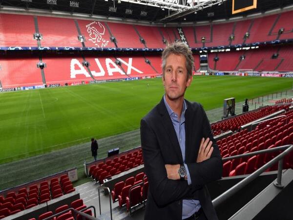 Louis Saha mendesak Manchester United untuk menunjuk Edwin Van der Sar sebagai Direktur Olahraga klub yang baru / via Istimewa