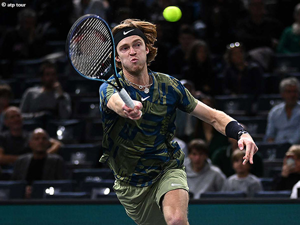 Andrey Rublev paksa John Isner angkat kaki dari Paris Masters