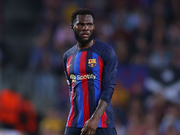 Arsenal siap memanfaatkan situasi Franck Kessie di Barcelona