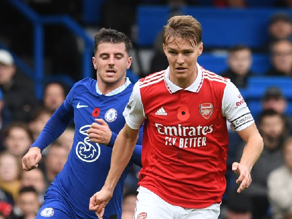 Martin Odegaard memimpin kemenangan Arsenal atas Chelsea
