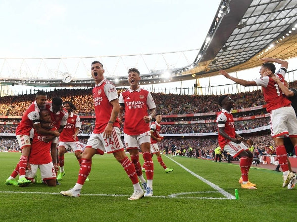 Arsenal sedang memimpin klasemen Premier League