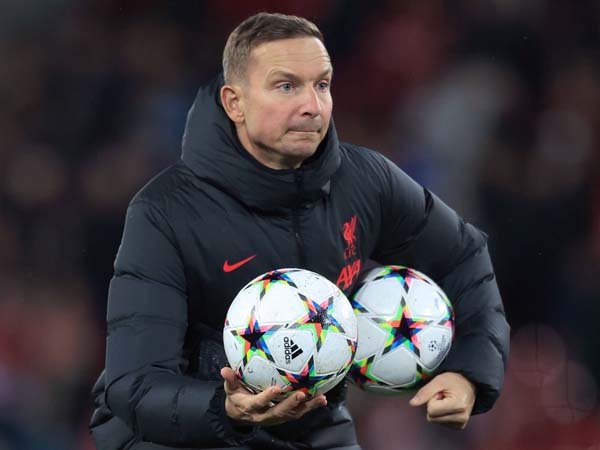 Asisten Manajer Berterima Kasih Atas Dukungan Setia Pendukung Liverpool