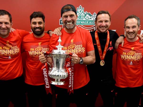 Liverpool Ingin Dijual Fenway Sports Group, Apa Komentar Tim Pelatih?