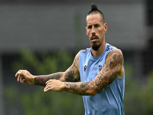 Marek Hamsik disebut oleh sang agen berpotensi untuk kembali ke Napoli dengan menjabat sebagai direktur klub / via AFP