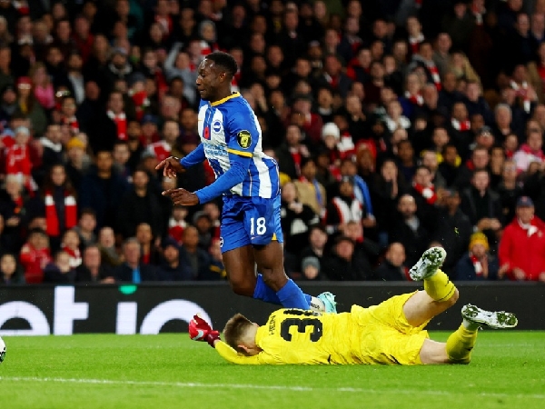 Karl Hein melakukan blunder dalam debutnya untuk Arsenal