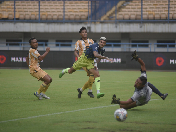 Penampilan Persib di babak pertama menurut Luis Milla kurang bagus