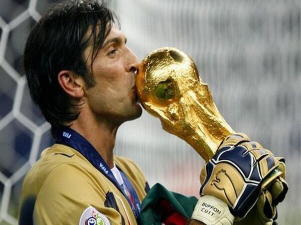 Gianluigi Buffon punya tim jagoannya sendiri untuk Piala Dunia 2022 Qatar yang sebentar lagi akan bergulir / via Reuters
