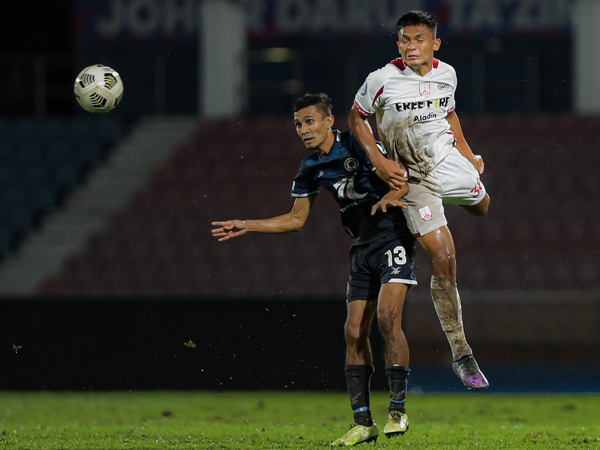Laga uji coba Persis Solo kontra Tanjong Pagar United FC di Johor, Malaysia