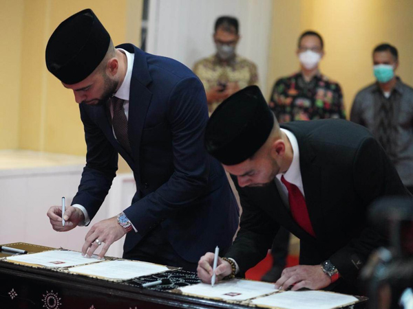 Pemain naturalisasi timnas Indonesia, Jordi Amat dan Sandy Walsh
