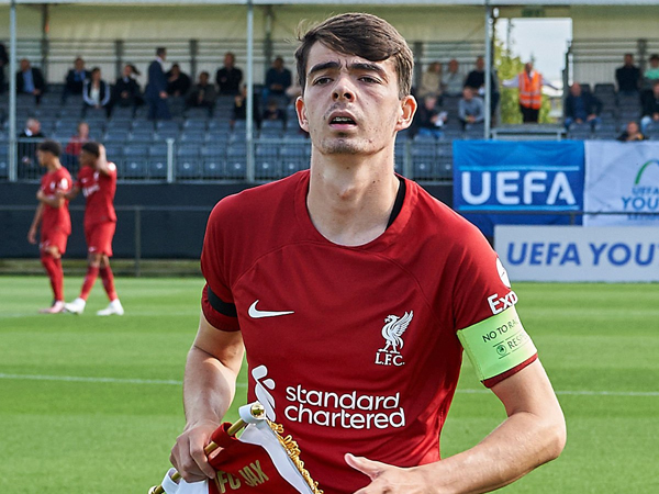 Liverpool Konfirmasi Kontrak Baru untuk Gelandang Berusia 19 Tahun