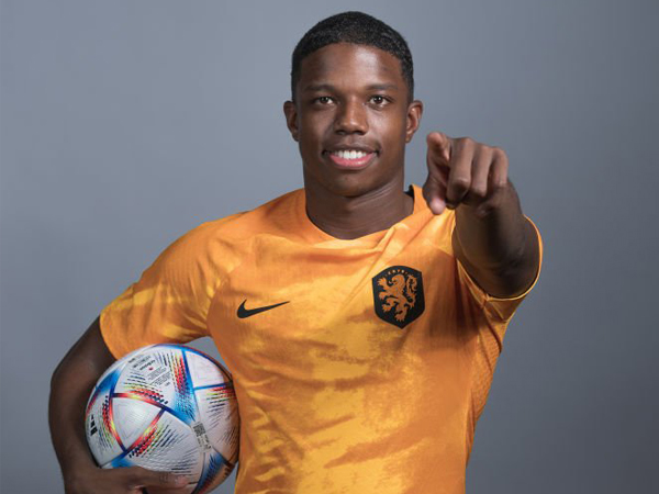 Bek timnas Belanda, Tyrell Malacia.