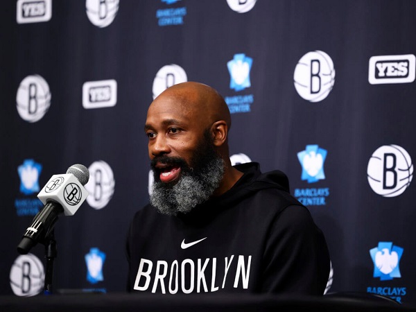 Jacque Vaughn ingin move on dari masalah Kyrie Irving.