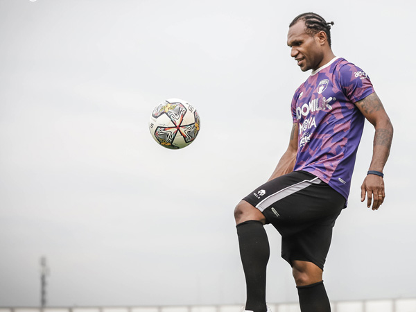 Gelandang Persita Tangerang, Nelson Alom