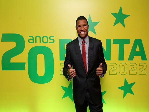 Mantan penjaga gawang Timnas Brasil yaitu Nelson Dida, buka suara soal kiprah Tim Samba di pagelaran Piala Dunia 2022 kali ini / via Getty Images