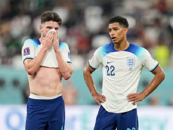 Declan Rice (kiri) dan Jude Bellingham menjadi objek panas bursa transfer