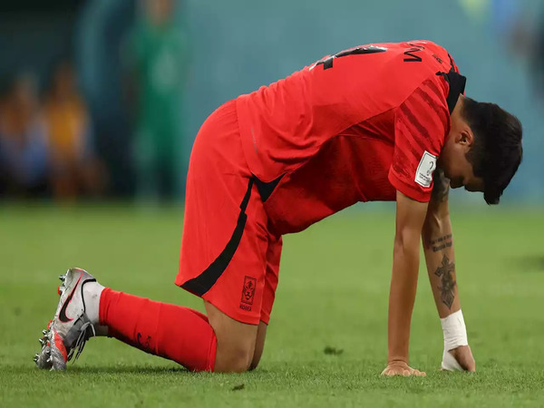 Napoli dibuat cemas dengan kondisi terkini Kim Min-Jae yang mengalami cedera saat membela Timnas Korea Selatan di Piala Dunia 2022 / via Reuters