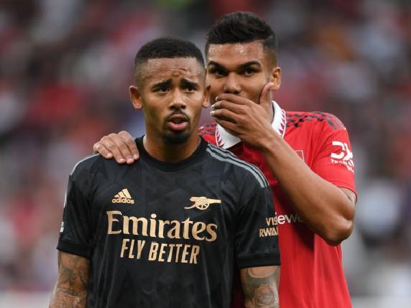 Gabriel Jesus (kiri) dan Casemiro