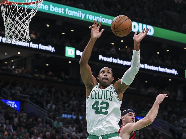 Al Horford sepakat ikat kontrak baru bersama Celtics.