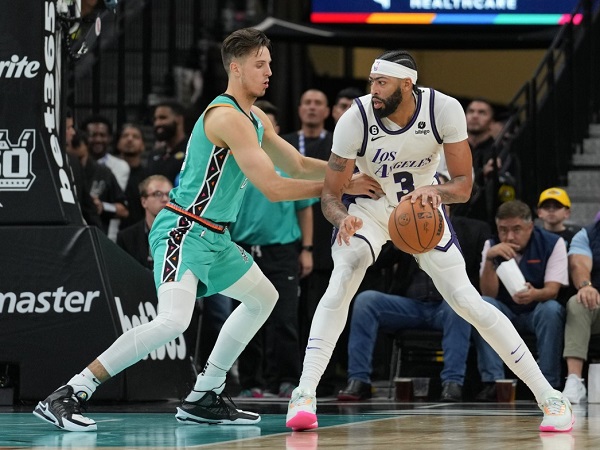 Anthony Davis senang dengan peningkatan performa Lakers.