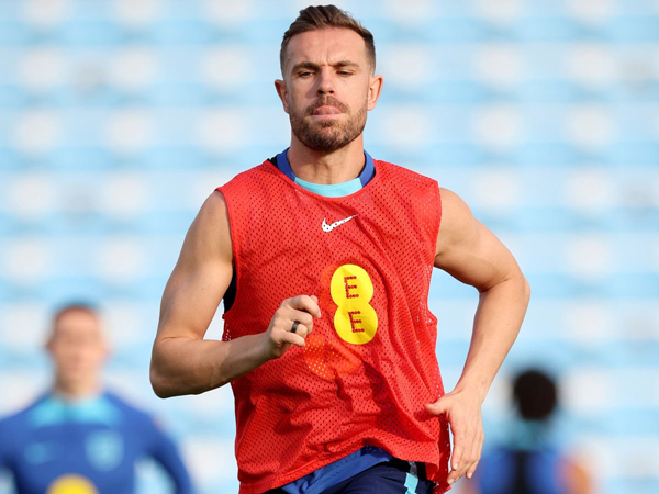 Henderson Tahu Pasang Surut Bermain untuk Inggris