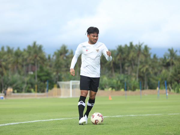 Winger timnas Indonesia Saddil Ramdani berlatih di Pulau Bali