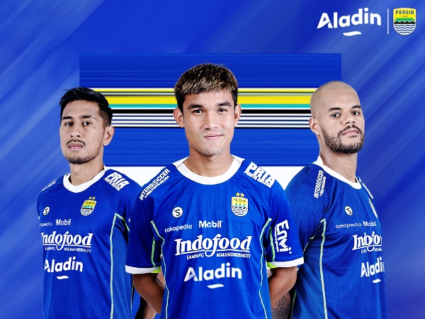 Jersey Persib dengan logo Aladin di dada