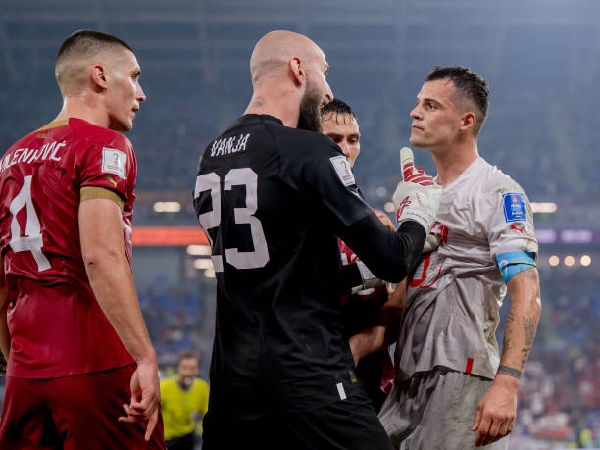 Granit Xhaka terlibat perseteruan dengan pemain Serbia