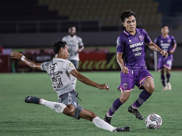 Laga Persita Tangerang kontra Bali United