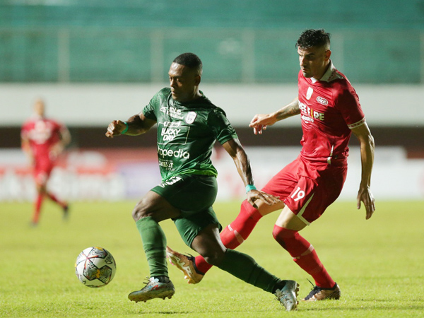 Pemain Rans Nusantara FC, David Laly saat menghadapi Persis Solo