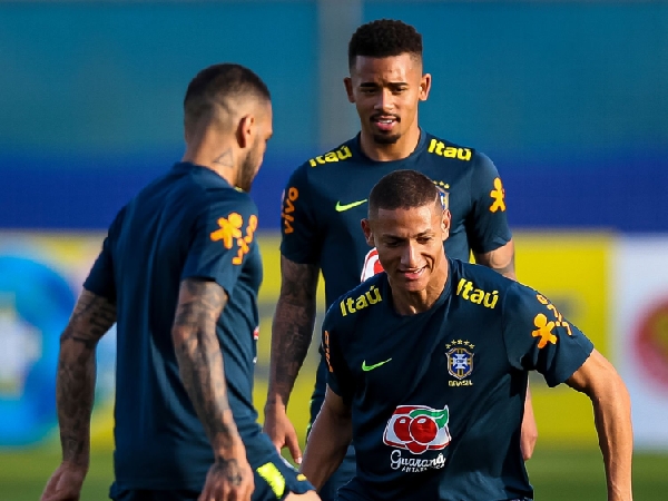 Gabriel Jesus dan Richarlison bersaing di timnas Brasil