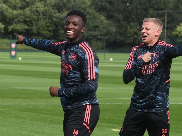 Oleksandr Zinchenko dan Eddie Nketiah di sesi latihan Arsenal