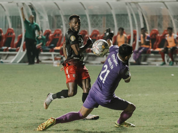 Winger Bali United, Privat Mbarga