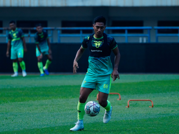 Bek kiri Persib, Daisuke Sato