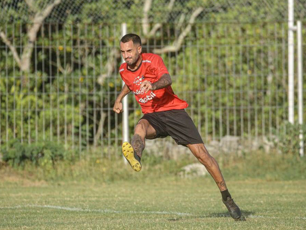 Gelandang Bali United, Brwa Nouri