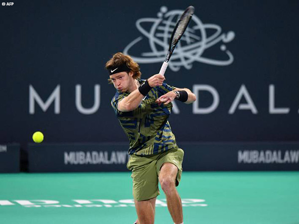 Andrey Rublev dan Stefanos Tsitsipas kompak ke semifinal di Abu Dhabi