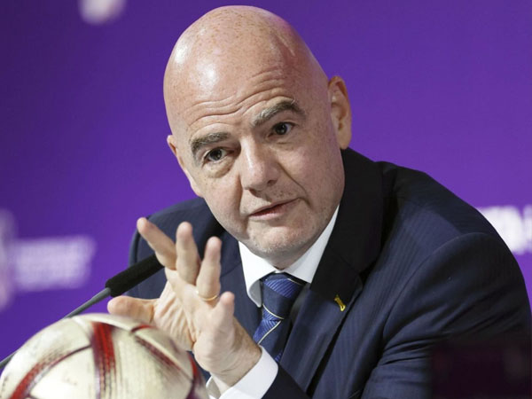 Carragher Mengecam Keputusan FIFA yang Dapat Berdampak Pada Liverpool