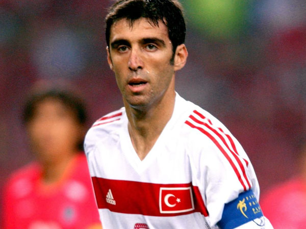 Liverpool Pernah Hampir Mengontrak Hakan Sukur